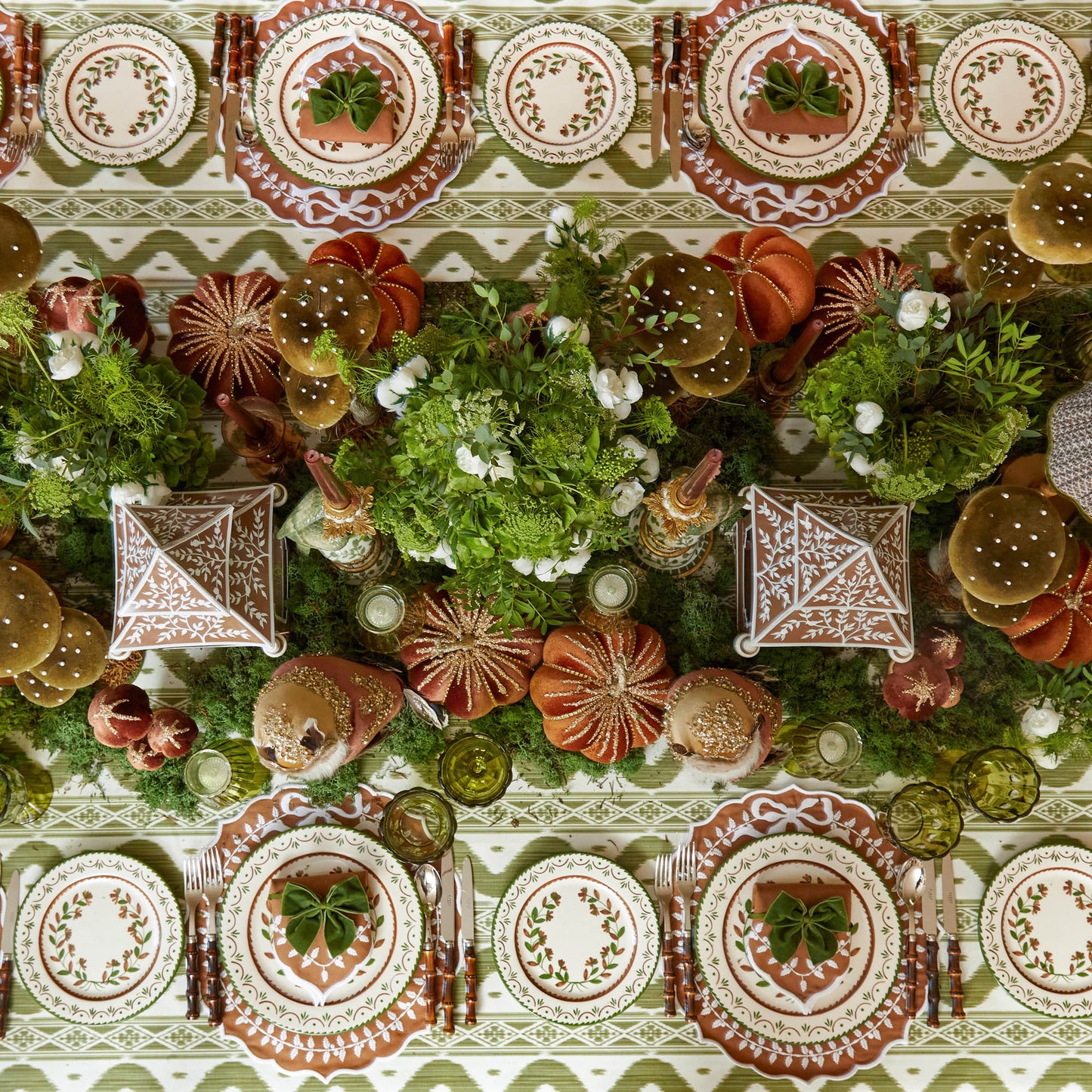Chocolate Bow Laurel Placemats (Set of 4)