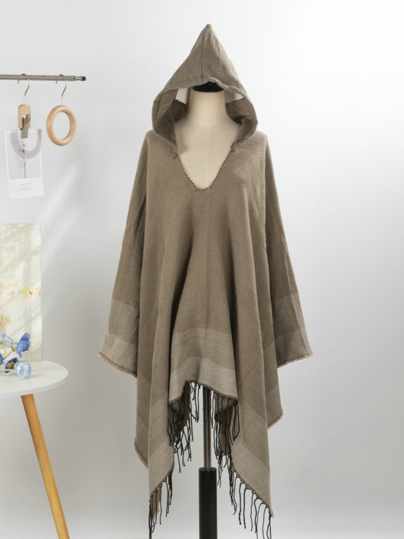 Chic Weekend Warmth Hooded Poncho — Effortless Fit, Elegantly Flattering Layer