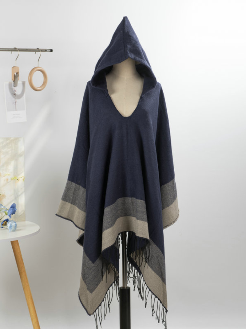 Chic Weekend Warmth Hooded Poncho — Effortless Fit, Elegantly Flattering Layer