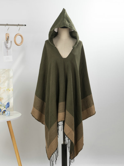 Chic Weekend Warmth Hooded Poncho — Effortless Fit, Elegantly Flattering Layer