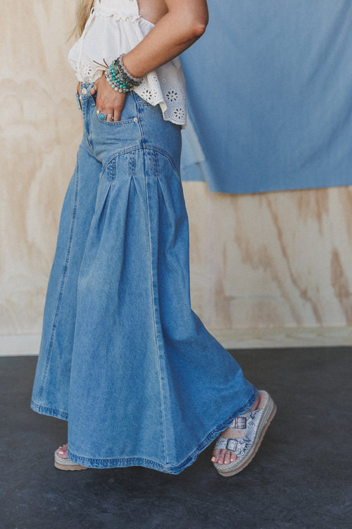 Brookside Pleated Wide Leg Jeans - Light Wash - Pre Order