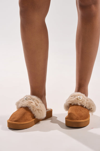 AKIRA BOONE CAMEL SLIPPER WITH PEARLS