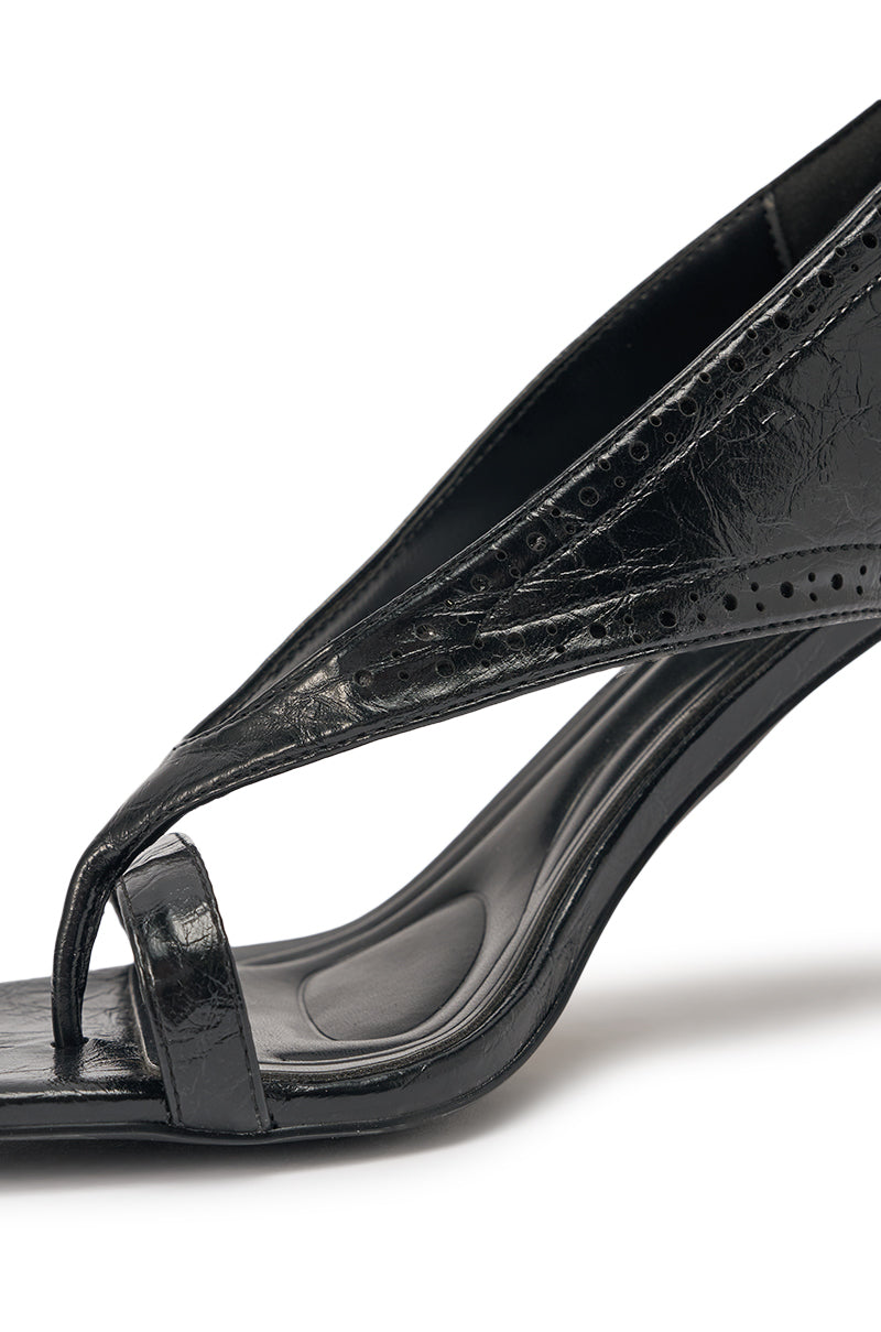 AKIRA GOLD SELVARE BLACK THONG STIELTTO SANDAL