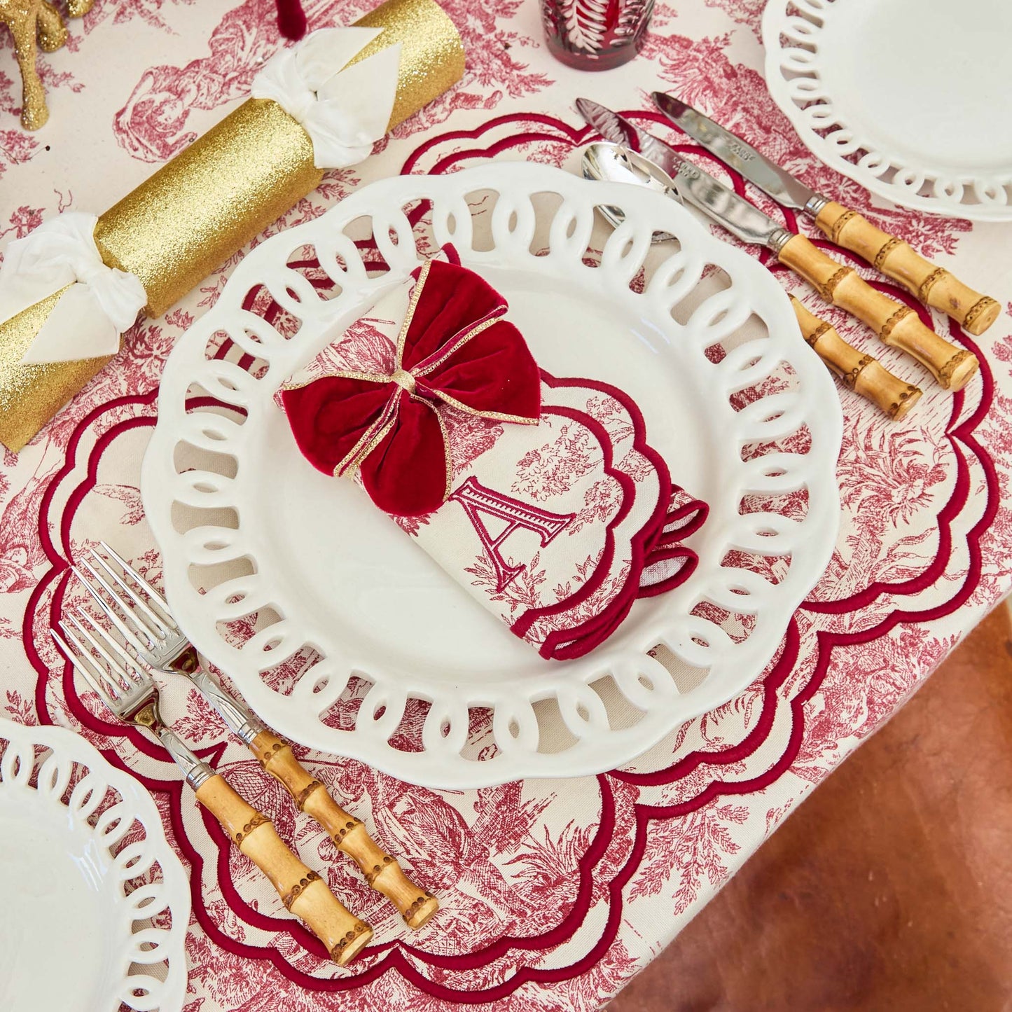 White Lace Dinner Plates (Set of 4)