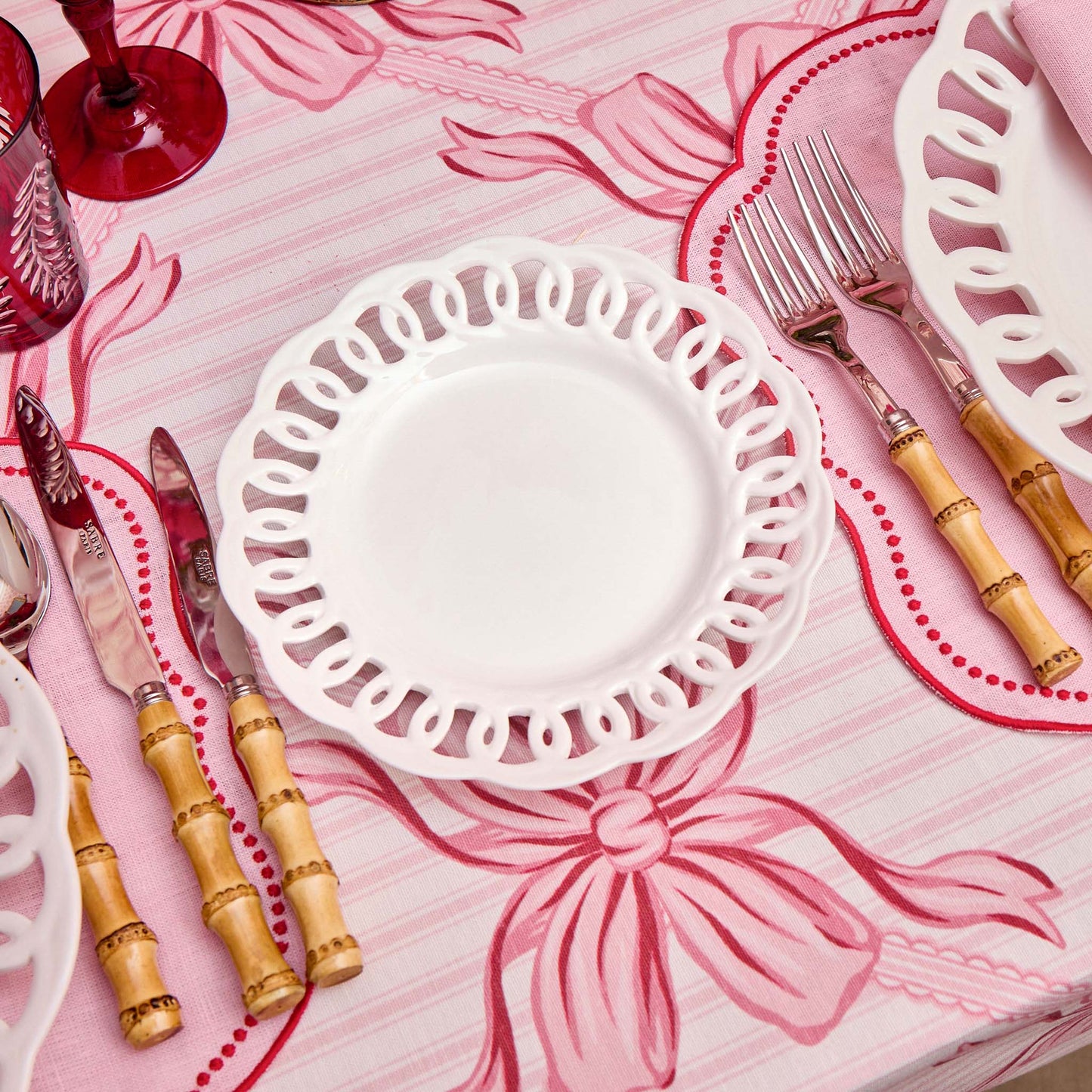 White Lace Starter Plates (Set of 4)