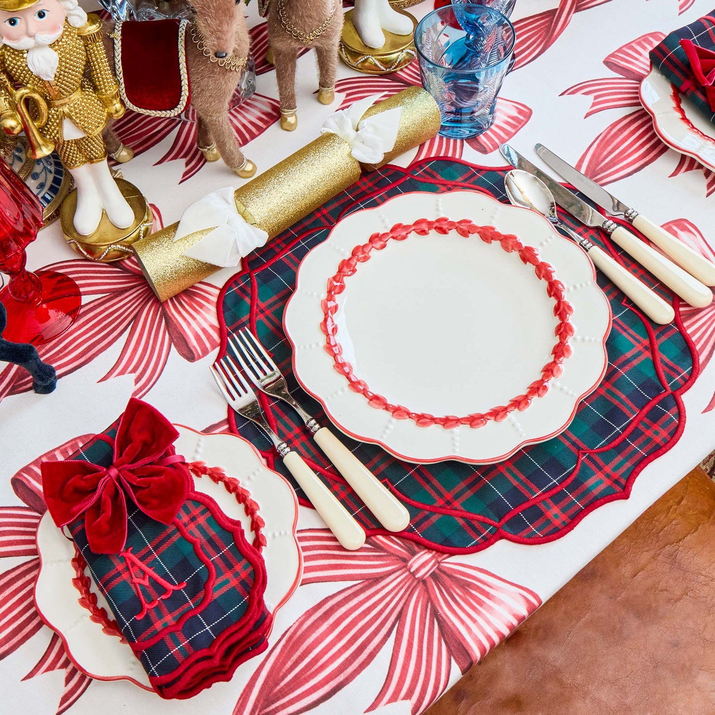 Red Laurel Dinner Plate