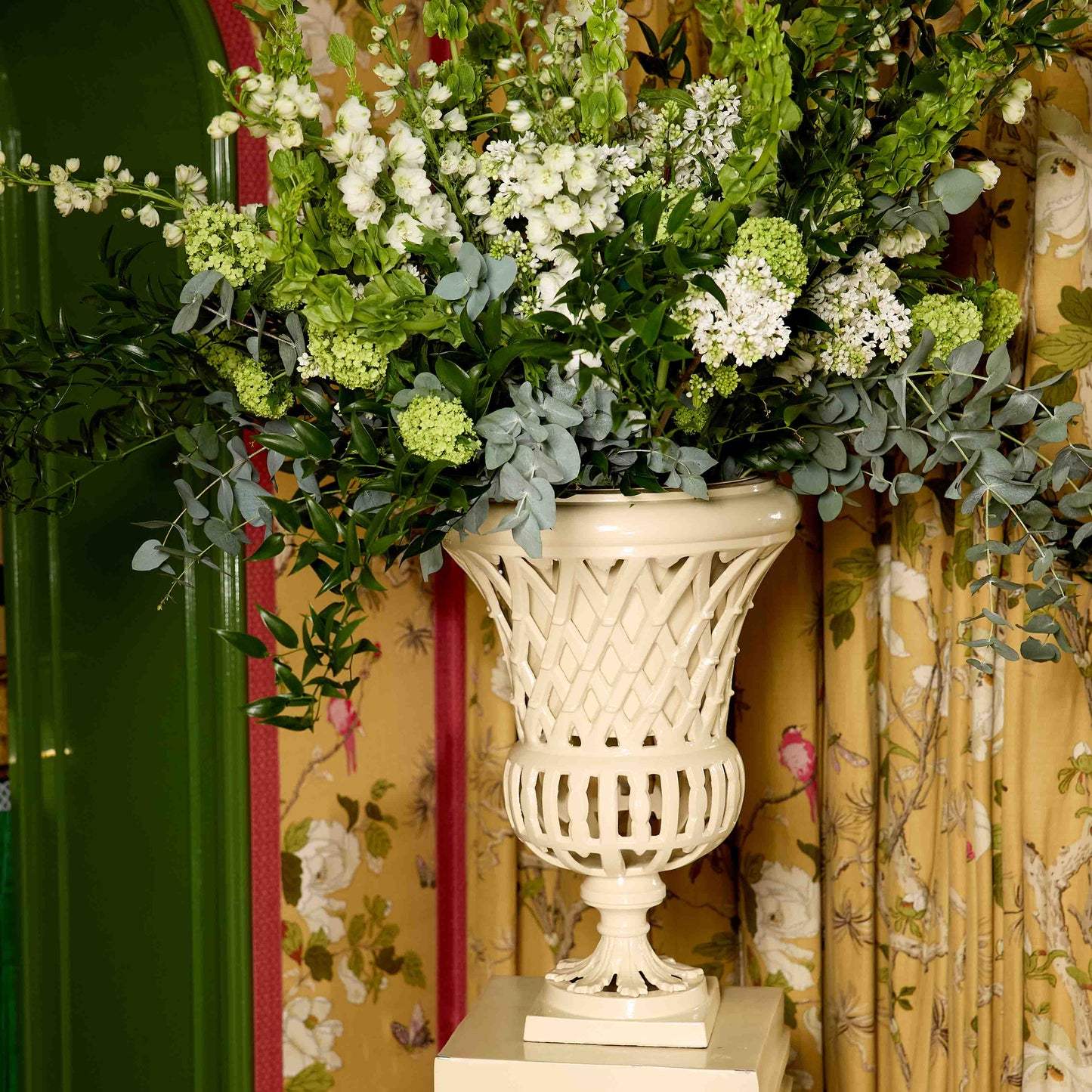 Adelaide Putty Lattice Urn & Pedestal
