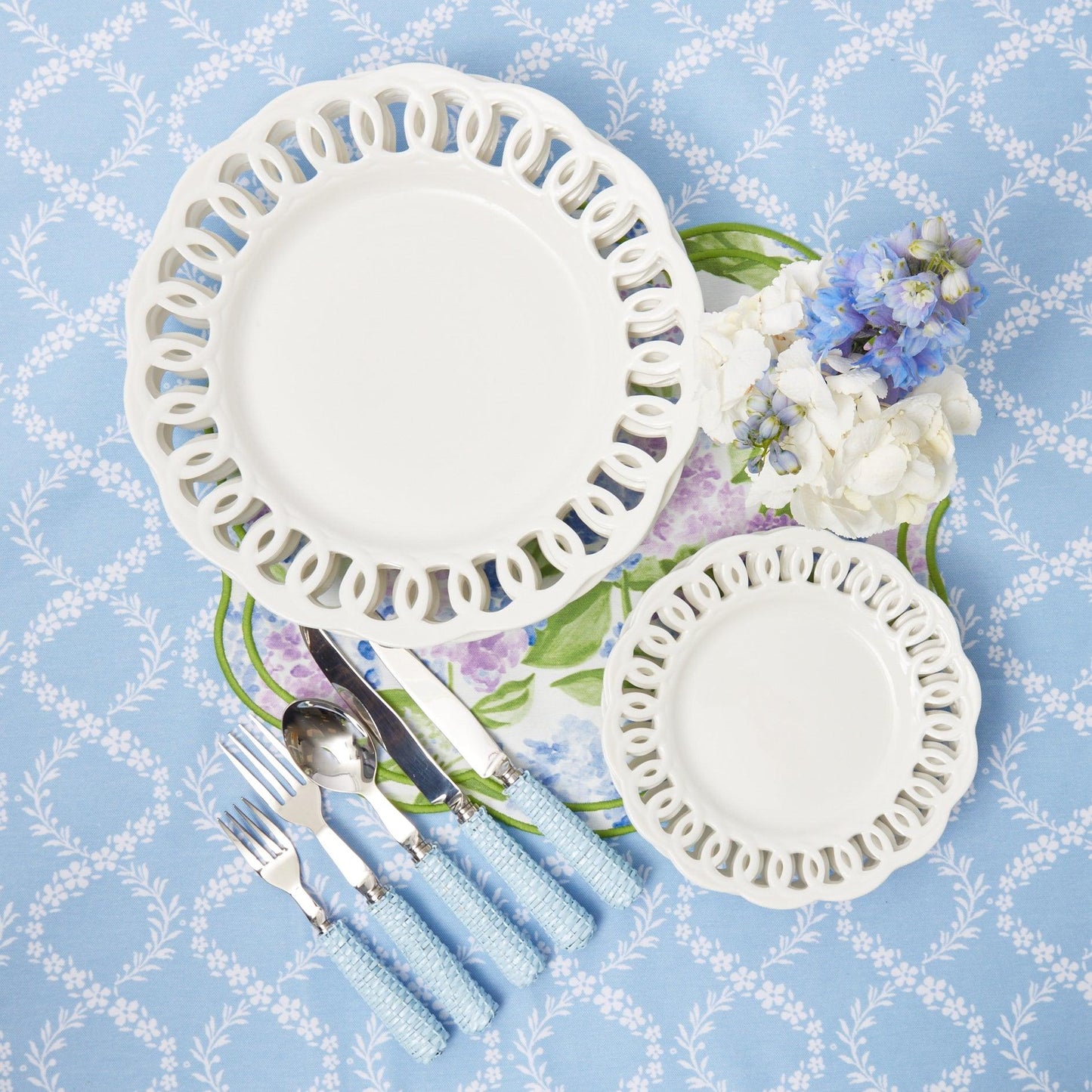 White Lace Starter Plates (Set of 4)