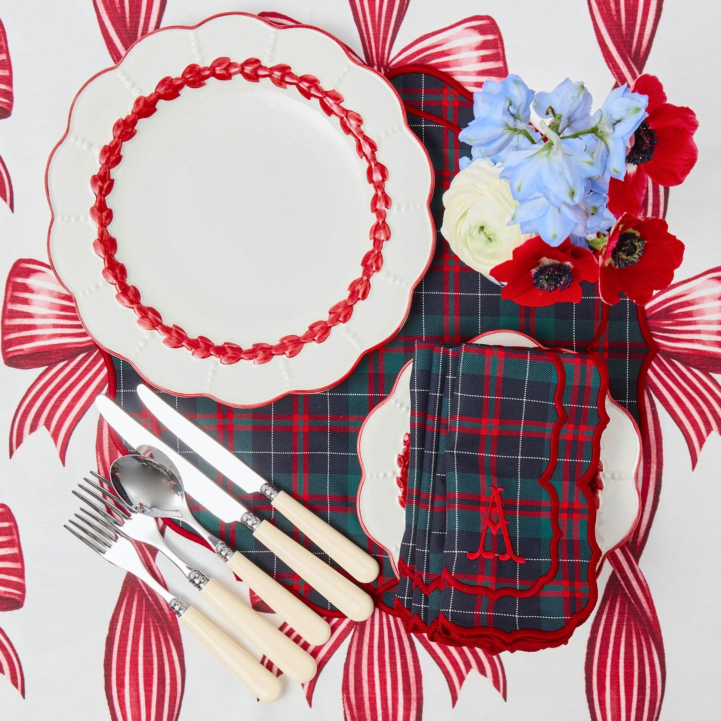 Red Laurel Dinner Plate